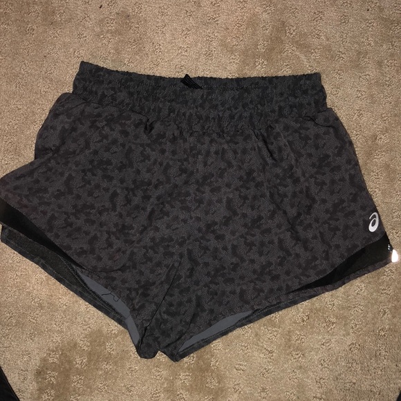 Grey ASICS shorts. Size XS buy fits like a S. - Picture 1 of 2